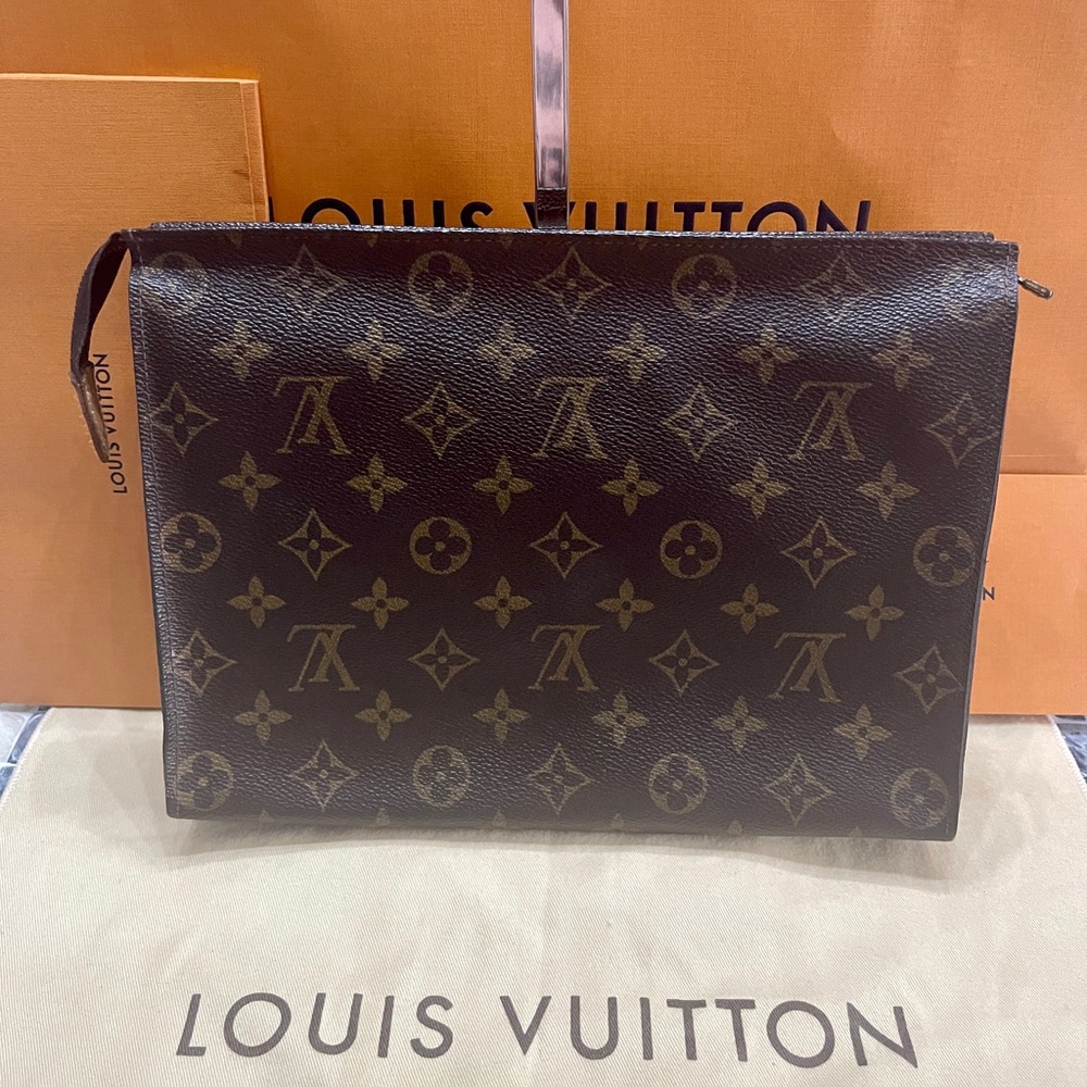 SOLD ❌❌Authentic Vintage Louis Vintage Toiletry 26